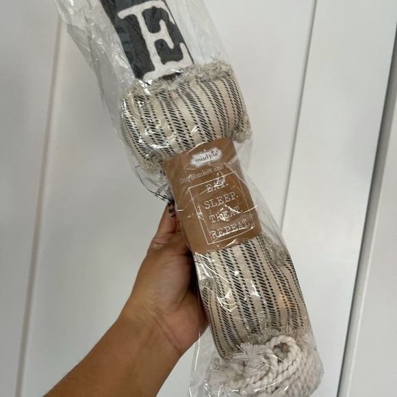 Dog Blanket and Toy | Mudpie | Farmhouse Decor 🦴 - Picture 4 of 6